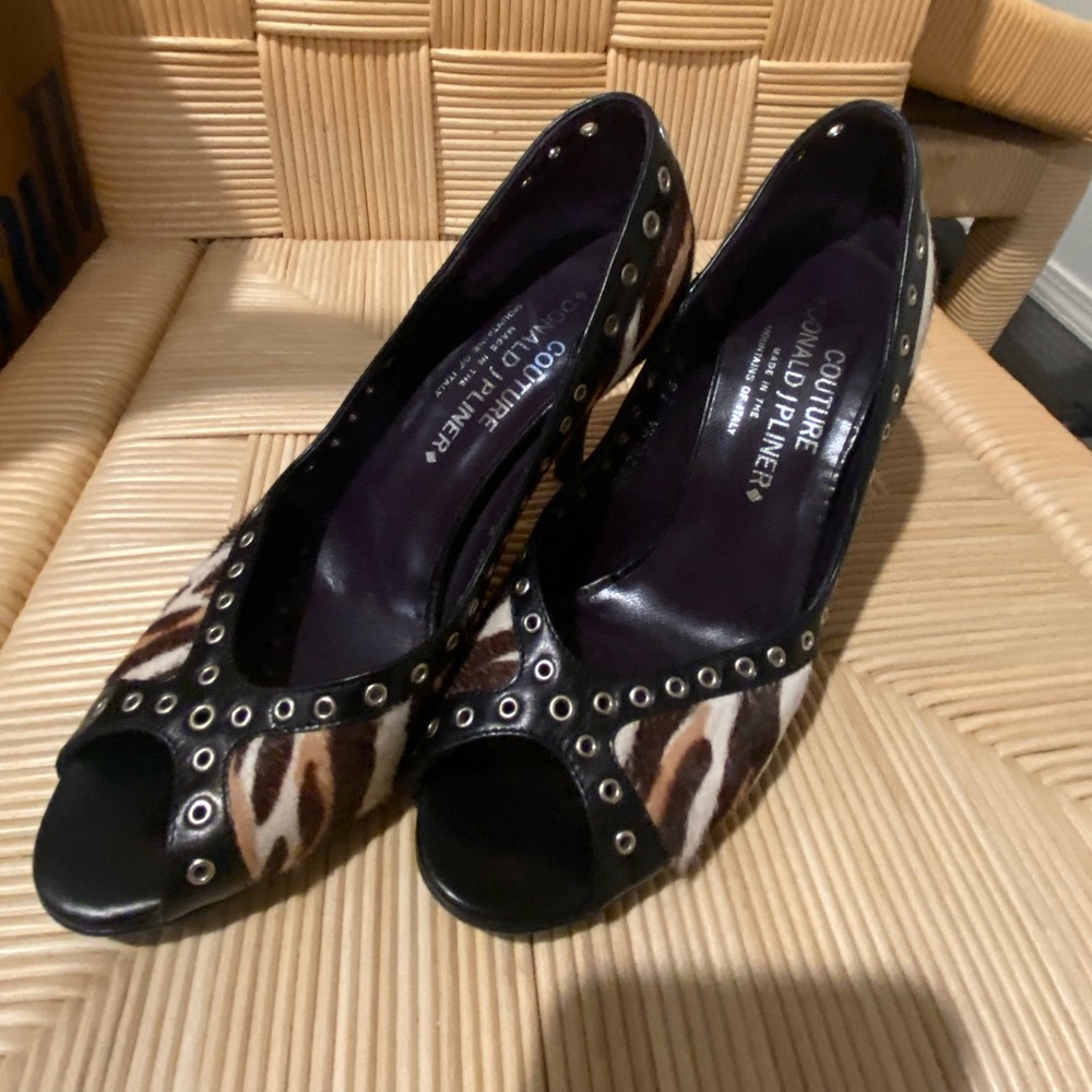 Gently Worn twice Donald J. Pliner . Size 6 M